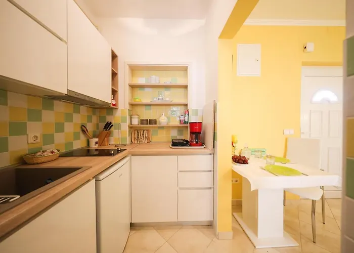 Ana * بيتريتْشاني