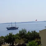 Ana *