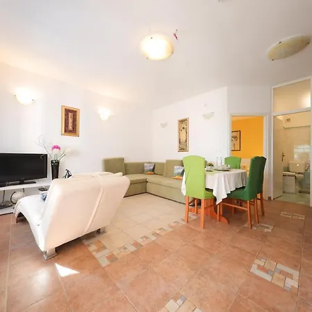Apartment Ana *