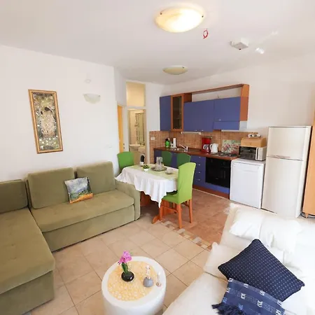 Apartment Ana *