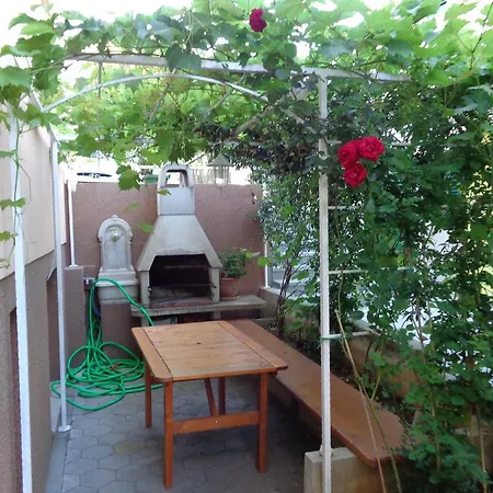 Ana Apartman